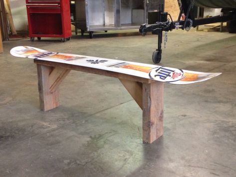 Snowboard bench Old Snowboard Ideas, Snowboard Bench Diy, Repurpose Skis, Snowboard Furniture, Snowboard Bedroom, Ski Bench, Snowboard Bench, Snowboard Decor, Skateboard Furniture