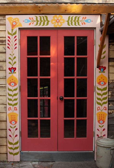 Painted Walls Designs, Mural Around Door Frame, Funky Door Painting, Folk Art Houses Cottages, Wall Flower Painting Ideas, Folk Art Doorway, Colorful Doors On Houses, Folk Art Wall Painting, Door Frame Art