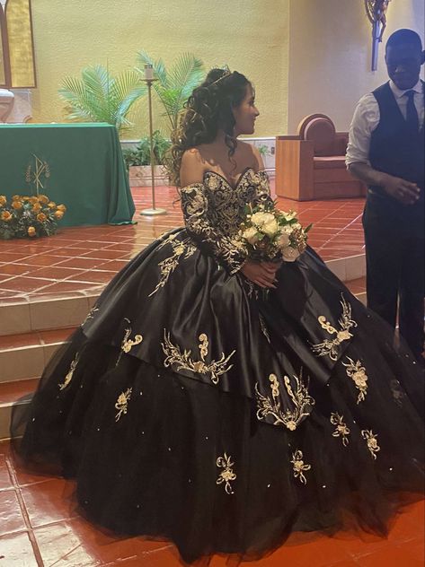 15 Dresses Black, All Black Quinceanera, Qencenera Dresses Black, Black Charo Quince Dress, Black Gold Quinceanera Dresses, Black Quiencera Theme, Black And Gold 15 Dresses, Black Qinsenara Dresses, Black And Gold Sweet 16 Dresses