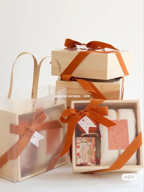 Ied Hampers Idea, Hampers Ideas Christmas, Hampers Christmas Ideas, Box Hampers Idea, Ramadhan Hampers Packaging, Christmas Hampers Ideas, Christmas Hampers Packaging Ideas, Christmas Gift Hampers Ideas, Eid Hampers Packaging