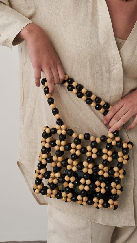 Diy Beaded Purse, Pearls Aesthetic, Checkered Bag, Wooden Purse, Hand Beaded Bag, Bead Bag, Candle Crafts Diy, Wooden Bag, Creative Bag