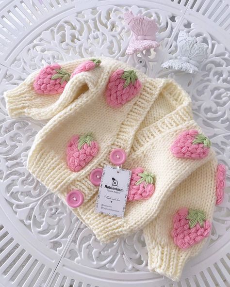 Crochet Baby Shrug, Diy Crochet Sweater, Crochet Sweater Design, Crochet Cardigan Free, Beau Crochet, Baby Mode, Baby Cardigan Pattern, Crochet Baby Sweater, Baby Sweater Patterns