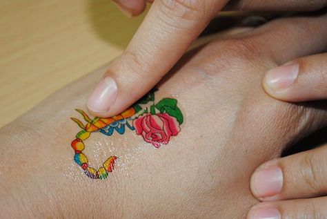 How to Remove Temporary Tattoos with Step-by-Step Pictures Tattoo Eraser, At Home Tattoo Removal, Natural Tattoo Removal, Remove Temporary Tattoo, Tattoo Removal Cost, Tattoo Off, Diy Tattoo Permanent, S Tattoos, Tattoo Diy