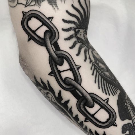 ⚫️Franki Tattoo⚫️ (@franki_tattoo) posted on Instagram • Jul 22, 2020 at 6:16pm UTC Chain Link Tattoo, Link Tattoo, Chain Tattoo, Cowgirl Art, Traditional Tattoo Design, Traditional Tattoo Art, Traditional Tattoo Flash, Vintage Cowgirl, Tattoo Art Drawings