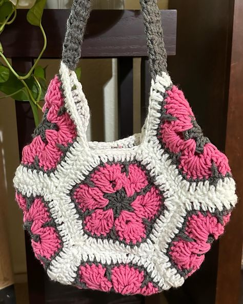 African Flower Crochet Purse African Flower Crochet Bag, Flower Crochet Purse, African Flower Bag, Flower Crochet Bag, African Flower Crochet, Crochet African Flowers, African Flowers, Flower Crochet, Crochet Purse