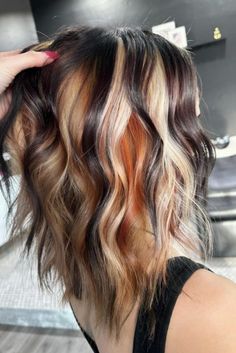 Beauty and Makeup: #beauty, #makeup, #skincare, #haircare Dark Hair Underneath Blonde On Top, Reverse Calico Hair, Chunky Multi Colored Highlights, Calico Hair Medium Length, Calico Hair On Short Hair, Calico Hair Trend, Blond Under Black Hair, Calico Hair Subtle, Calico Short Hair