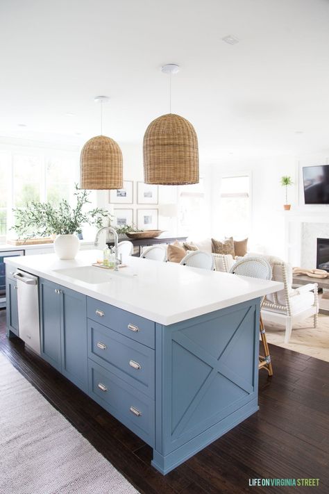 2018 Early Fall Home Tour Beautiful White Kitchens, Competition Board, Hamptons Kitchen, Moms Kitchen, Coastal Kitchen Design, Beach Kitchen, Beach House Kitchens, Blue Cabinets, Ideas Casa