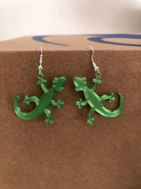 Earring lizard iguana pendant by instintkiller_ - Thingiverse Tiny Cats, Ghost Cat, Free Earrings, Tree Pendant, Flower Pendant, Pendant Earrings, 3d Design, 3d Printer, Simple Designs