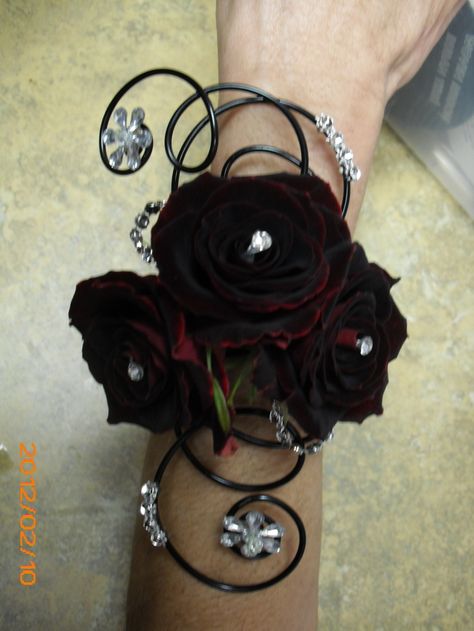 Halloween Corsage Diy, Fuschia Wrist Corsage, Goth Prom Corsage, Goth Corsage, Black Rose Corsage, Prom Corsage Ideas, Black Corsage, Corsage Ideas, Prom Corsages