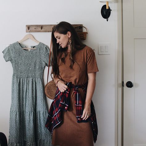 Linen Skirt Outfit Fall, Modest Fall Capsule Wardrobe, Maxi Skirt Capsule Wardrobe, Homemaker Capsule Wardrobe, Homestead Capsule Wardrobe, Modest Mom Outfits Winter, Comfortable Modest Outfits, Feminine Capsule Wardrobe Fall, Modest Capsule Wardrobe Skirts