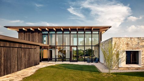 Michael Hsu creates Llano Retreat for remote spot in Texas Hill Country Michael Hsu, A Modern House, Weekend House, Ranch Style Home, Interesting Places, Texas Hill Country, Ranch Style, Hill Country, Residential Architecture