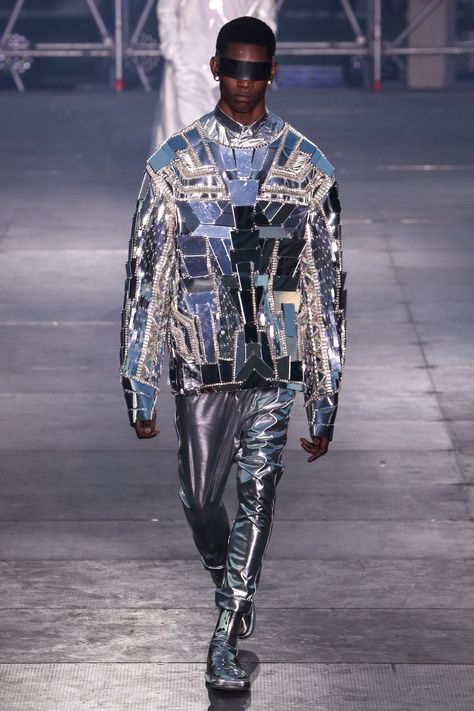 Balmain Menswear, Space Fashion, Sci Fi Fashion, Balmain Men, Men Fashion Show, Balmain Paris, Power Dressing, Futuristic Fashion, Men Style Tips