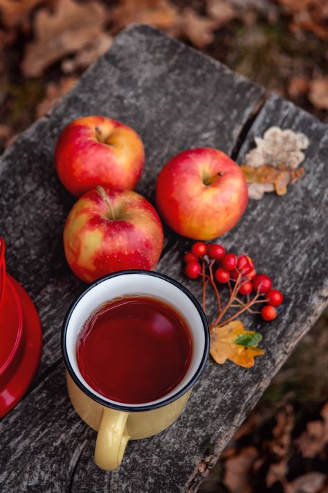 Autumn Tea Aesthetic, Autumn Food Photography, Autumn Cafe, Healthy Cakes, Yellow Cups, Apple Tea, View From Above, Autumn Tea, Leaves Autumn