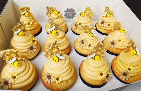 Bee Gender Reveal Cupcake Ideas, Bee Cupcakes Gender Reveal, Bumble Bee Treats, Bumble Bee Desserts, Bee Themed Cupcakes Shower Ideas, Bumble Bee Cupcakes Ideas, Bee Hive Cupcakes, Honey Bee Cupcakes, Bee Cupcakes Ideas