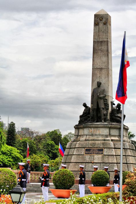 Beauty Of The Philippines, Taytay Rizal Philippines, Philippine Sculpture Art, Luneta Park Aesthetic, Rizal Park Photography, Rizal Park Aesthetic, Philippines Aesthetic Wallpaper, Jose Rizal Monument, Manila Philippines Aesthetic