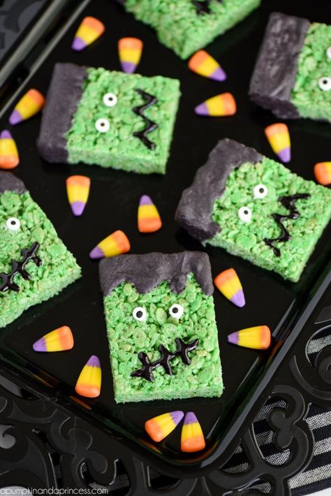 Frankenstein Rice Krispies Treats –these Halloween treats are great for parties and Halloween movie nights! MichaelsMakers A Pumpkin And A Princess Frankenstein Rice Krispie Treats, Pumpkin Diorama, Treats For Halloween, Halloween Rice Krispie Treats, Pasteles Halloween, House Pumpkin, Popcorn Mix, Halloween Movie Night, Cake Mug