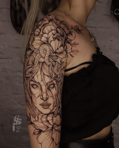 Medusa Tattoos, Medusa Tattoo Design, Floral Thigh Tattoos, Hip Thigh Tattoos, Wicked Tattoos, Mother Tattoos, Medusa Tattoo, Greek Tattoos, Shoulder Tattoos For Women