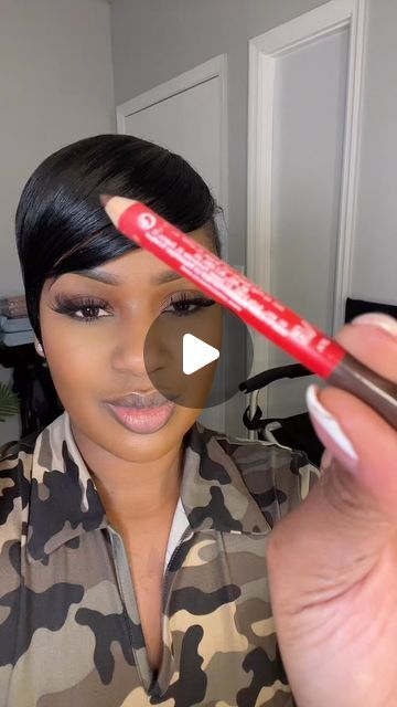 Lιи∂ѕєу Zσиєé on Instagram: "Want fuller lips ? Let me show you how 💋(even though my lips already big😂😂😂) First over line your lips with a brown liner ! Todays lip combo is featuring the coin collector lip liner from @onesize Add a nude lip stick in the middle which is #55 driver from @maybelline super stay matte ink And add something glossy to give the illusion of bigger lips ! I’m using the @morphebrushes and @meredithduxbury eye face and lip gloss which is a purse must have ! This is my fav lip combo! Definitely a combo for any complexion. You can either make it more brown than nude or more nude than brown! Try it and let me know what you think💋😘" Dark Brown Lip Liner Combo, Lip Liner Tutorial Black Women, Brown Red Lip Combo, How To Do Lip Liner And Gloss, How To Line Your Lips, Dark Lip Combo, How To Do Lip Liner, Good Lip Combos, Lip Liner And Gloss Combo