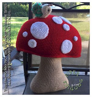 Mushroom pillow - free crochet pattern Big Mushroom Crochet Pattern, Mushroom Pillow Crochet, Mushroom Crochet Pattern Free, Pillow Crochet Pattern Free, Snail Pattern, Mushroom Pillow, Pillow Crochet Pattern, Giant Mushroom, Mushroom Crafts