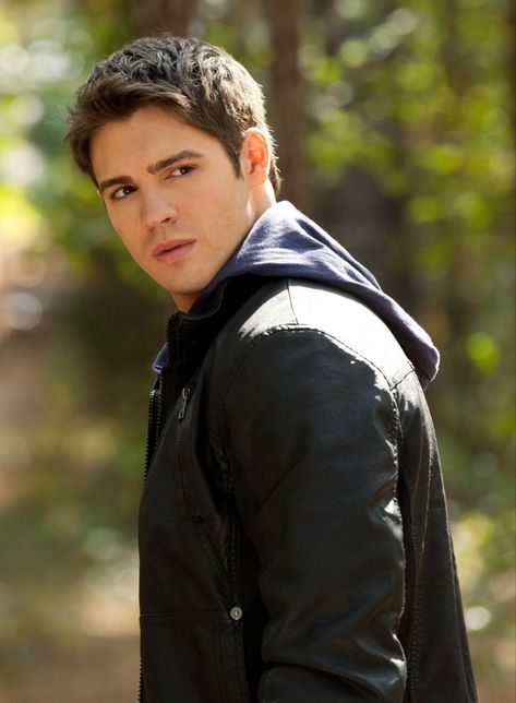 Vampire Diaries Season 5, Jeremy Gilbert, Steven Mcqueen, Steven R Mcqueen, Character Bank, Vampire Diaries Stefan, Vampire Diaries Seasons, Nicholas Hoult, Character Inspiration Male