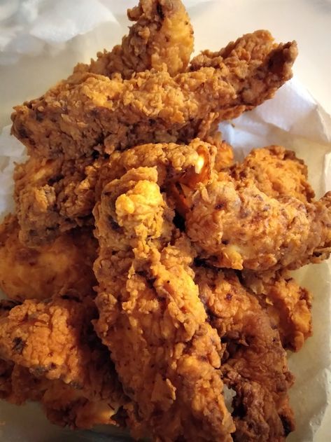 Easy Buttermilk Fried Chicken, Chicken Tender Recipes Easy, Chicken Tender Recipe, Buttermilk Fried Chicken Tenders, Easy Chicken Tenders, Easy Fried Chicken, Homemade Fried Chicken, Making Chicken, Fried Chicken Tenders