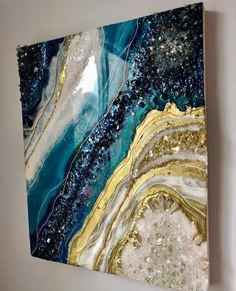 Resin brings out the brightest colours that look like glass 💕✨it’s hard to not get a reflection when photographing this type of art. Resin Art Painting, Geode Art, Resin Wall Art, Acrylic Pouring Art, Pouring Painting, Diy Resin Art, Resin Painting, Pouring Art, Pour Painting