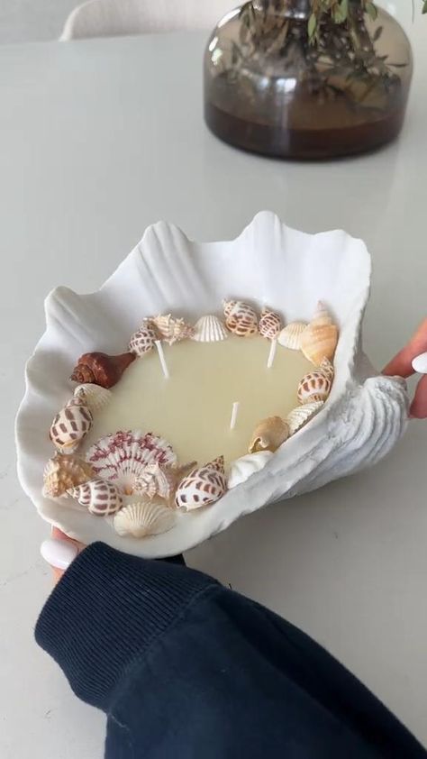 Candle Making Recipes, Sea Candles, Handmade Candles Diy, Diy Furniture Videos, Homemade Scented Candles, Seashell Candles, Diy Fabric Jewellery, Candle Crafts Diy, Candle Making Business