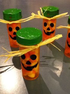 Prescription bottle pumpkins. Cute Pill Bottle, Pill Bottle Costume, Crafts With Pill Bottles, Prescription Bottle Crafts, Bottle Costume Diy, Empty Pill Bottle Crafts, Reuse Pill Bottles, Empty Medicine Bottles, Bottle Costume