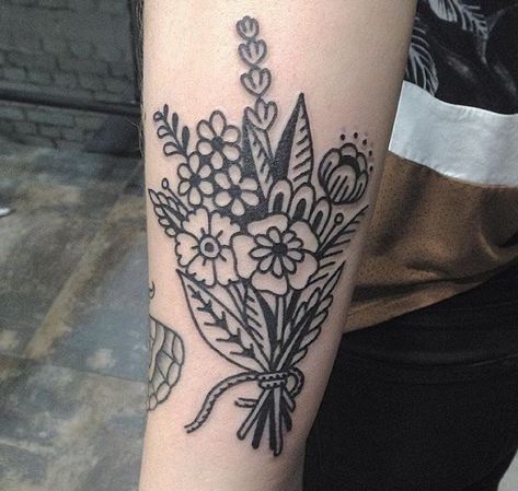 Traditional Tattoo Inspiration, Traditional Tattoo Flowers, Traditional Style Tattoo, Bouquet Tattoo, Traditional Tattoo Sleeve, White Tattoo, American Traditional, Skin Art, Piercing Tattoo