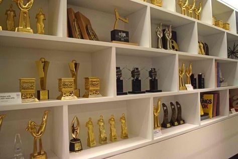 Trophies & Awards Aesthetic, Famous Lifestyle, My Future Job, Award Display, Career Vision Board, Dream Music, Dream Vision Board, Life Vision Board, Vision Board Affirmations