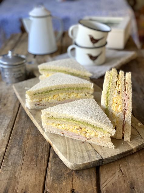 Sandwich Panini, Tea Sandwich, Panini Sandwich, Panini Sandwiches, Sandwich Ideas, Toast Sandwich, Tea Sandwiches, Chapati, Flan