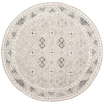 Classic Round Rugs White, Circular Country Cote Area Rug, Round Soft Neutral Rug, Beige Round Rugs, Grey Round Rug, Lodge Style, Transitional Area Rugs, Round Area Rugs, Transitional Rugs