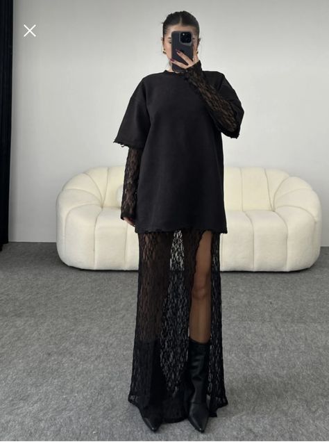 Lace Coat Outfit, Mesh Lace Dress Outfit, Mesh Skirt Street Style, Long Sheer Skirt Outfit, Sheer Long Skirt Outfits, Sheer Skirt Outfit Street Styles, Sheer Slip Dress Outfit, Mesh Layered Outfit, Transparent Skirt Outfit