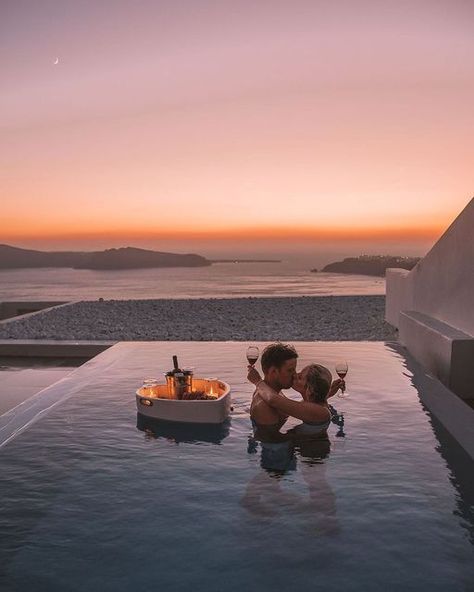 Santorini Couple, Good Evening Wishes, Greece Honeymoon, Instagram Couples, Best Honeymoon Destinations, Santorini Greece, Honeymoon Destinations, Beautiful Places To Travel, Couple Posing