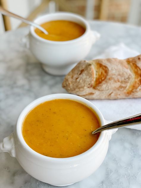 Potage aux Légumes (French Vegetable Soup) - Le Chef's Wife French Soup Recipes, French Lentil Soup, French Soup, French Lentils, Vegetable Soup Recipes, Cauliflower Soup, French Cooking, Mountain Village, Vegan Soup