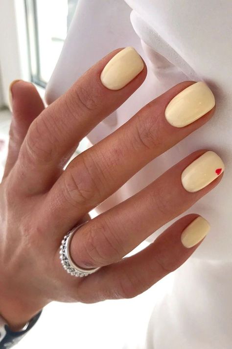 Simple Gel Nails, Summery Nails, Minimal Nails, Casual Nails, Cute Summer Nails, Oval Nails, Yellow Nails, Minimalist Nails, Classy Nails