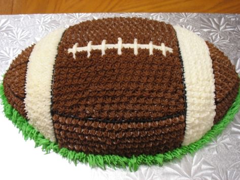 Football Cupcake Cakes, Football Cakes For Boys, Nfl Cake, Pony Cupcakes, Cake Football, Football Themed Cakes, Football Cakes, Chocolate Footballs, Football Birthday Cake