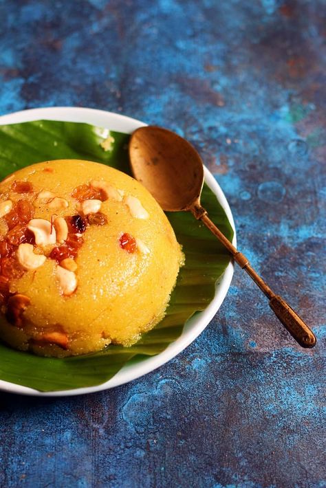 Melt in mouth, rich and delicious karnataka style kesari bath recipe with semolina or sooji or rava. Kesari bath is the Karnataka's counterpart for Tamil nadu style rava kesari recipe. Recipe via cookclickndevour.com #kesaribath #ravakesari #cookclickndevour Kesari Recipe, Rava Kesari, Healthy Bars, Bath Recipes, South Indian Food, Indian Sweets, Tamil Nadu, Easy Recipe, Indian Food Recipes