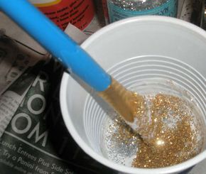 How To Add Glitter To Shoes, Designer Converse, Diy Glitter Sneakers, Modge Podge Glitter, Vans Oldschool, Glitter Tennis Shoes, Red Glitter Shoes, Diy Glitter Shoes, Glitter Wallpaper Iphone