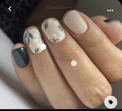 Gender Neutral Nails, Boho Gel Nails, Costa Rica Nails Designs, Short Floral Nails, Gel Nails For Spring, Boho Nail Designs, Boho Nail Ideas, Boho Nail Art, Boho Nails