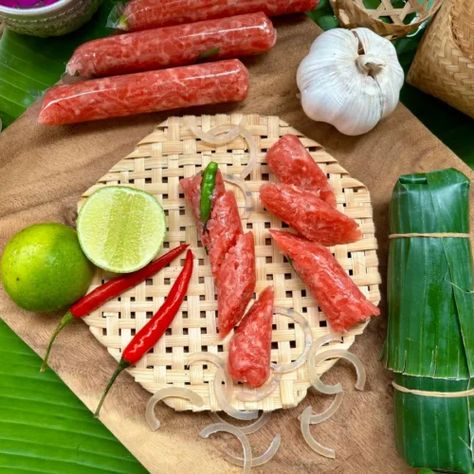 Laotian Recipe, Lao Sausage Recipe, Lao Food Charcuterie, Lao Appetizers, Lao Sausage, Vietnamese Sausage, Thai Eggplant, Laos Food, Pork Salad