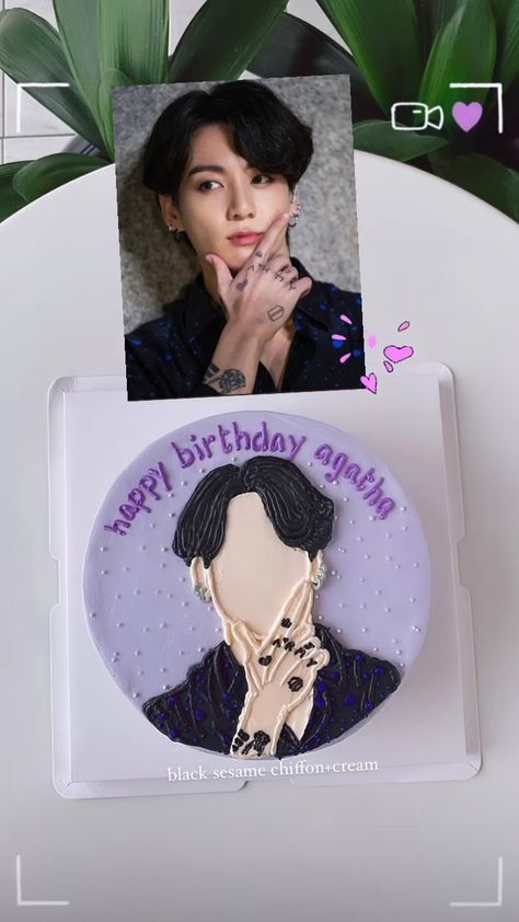 Jungkook Cake Design, Purple Korean Cake, Kdrama Cake Ideas, Korean Cake Birthday Boys, Cake Bt 21, Korean Cake Bt21, Korean Cake Bts, Jimin Cake Ideas, Jungkook Birthday Cake