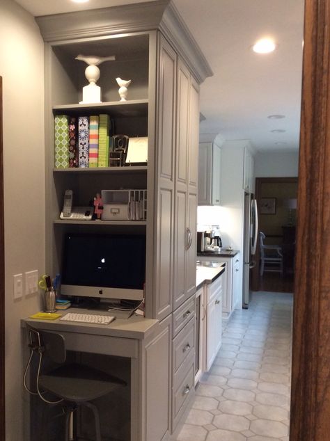 Computer station in kitchen Tech Station In Kitchen, Computer Area In Kitchen, Kitchen Prep Station, Kitchen Revamp, House Addition, Computer Station, Salon Suites, Computer Room, Home Additions