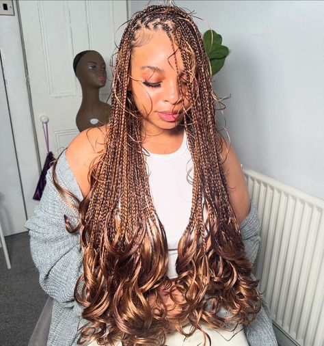 French curls with zoe effect for the win 😍 definitely one of the must try hairstyles for the summer. #frenchcurlsbraidinghair… | Instagram Zoe Braids, Hairstyles For The Summer, Dream Haircut, French Curl Braids, French Curls, Curl Braids, French Curl, Try On Hairstyles, Boho Layering