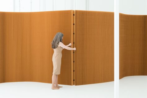 These flexible wooden room partitions expand up to 15 feet while folding down to the thickness of a book! - Yanko Design Bamboo Partition, Loft Curtains, Wooden Partition, Moveable Wall, Folding Partition, Movable Partition, Room Partitions, Wooden Partitions, Movable Walls