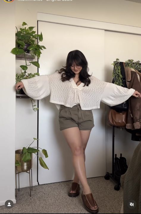 Earth Tone Outfits Midsize, Summer Outfits 2024 Midsize Casual, Spring Outfit Ideas Midsize, Spring Summer Outfits Midsize, Spring 2024 Midsize Fashion, Round Stomach Outfits, Oversized Shirt Shorts Outfit, Cute Outfits For Walking A Lot, Spring Fits Midsize