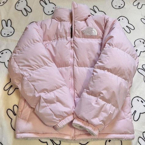 Pink Puffer Jacket, Pink North Face, Pink Sherpa, North Face Puffer Jacket, Cute Jackets, Winter Fits, Pink Jacket, Mode Inspo, Cute Simple Outfits