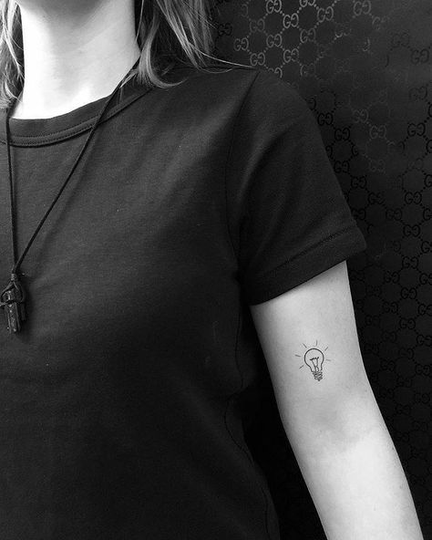 Minimalist light bulb tattoo on the left bicep. Light Bulb Tattoo, Bulb Tattoo, Lightbulb Tattoo, Jonboy Tattoo, Lamp Tattoo, Light Tattoo, Little Tattoos, Small Tattoo, Piercing Tattoo