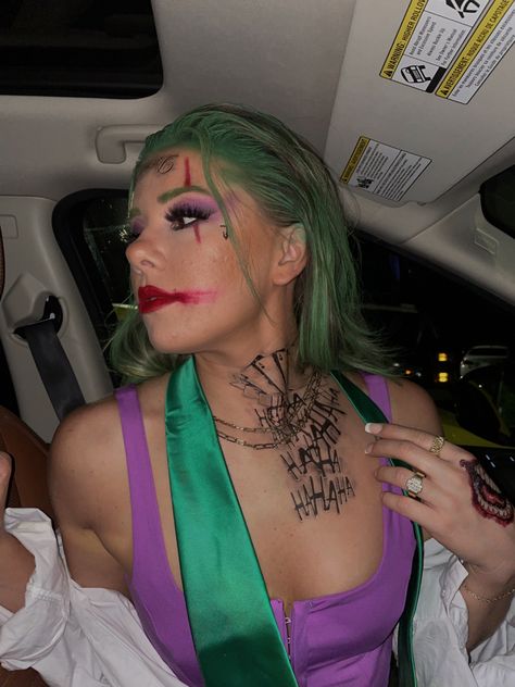 Joker Costume Tattoos, Joker Hair Female, Cute Joker Halloween Costumes, Joker Costume Ideas Female, Joker Halloween Costumes Female Outfit, Joker Costume Woman, Female Joker Art, Female Joker Halloween Costumes, Female Joker Costume Outfits