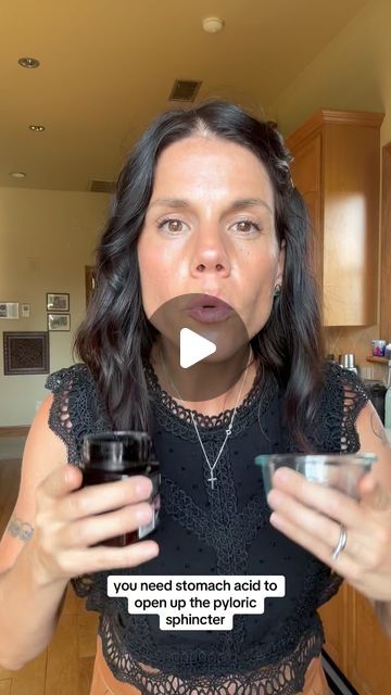 Melanie Sandford on Instagram: "This is a really awesome mixture you can make and keep in your fridge that will last a very, very long time and it’s really simple. It’s called fire honey. I am using manuka honey this time because manuka honey can help get rid of the H Pylori bacteria, and also aids and digestion and can improve gut health Here is the recipe: 7 ounces of honey. 1 teaspoon cayenne pepper 1 teaspoon ground ginger 1 teaspoon cinnamon 1 teaspoon turmeric 1 teaspoon black pepper. Stir it well and use 1 teaspoon of honey to your tea or a cup of warm water. The contents the honey helps, stimulate the nerves in the stomach to help promote stomach acid production and help with digestion. The honey, I’m using is in my bio link under my username if you’re interested @samumanuka —You d Fire Honey Recipe, Fire Honey, Stomach Cleanse, Help With Digestion, Stomach Remedies, Healthy Stomach, H Pylori, Improve Gut Health, Diy Body Care